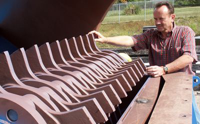 Rigid arm breaker of hammer mill for pulverizing - Williams Patent Crusher